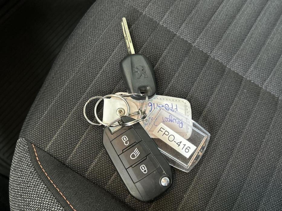 PEUGEOT 208 2020
