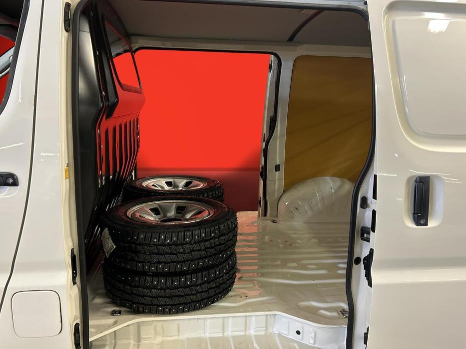 TOYOTA Hiace 2011
