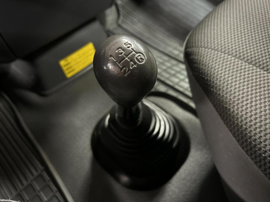 TOYOTA Hiace 2011