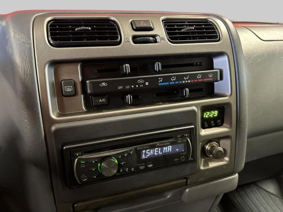 TOYOTA Hiace 2011