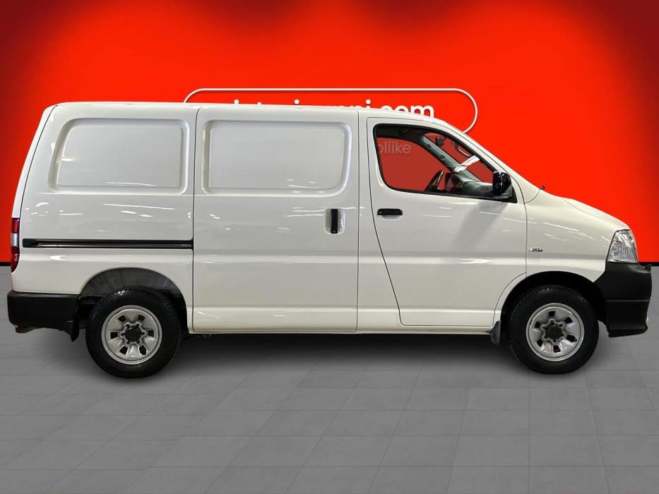 TOYOTA Hiace 2011