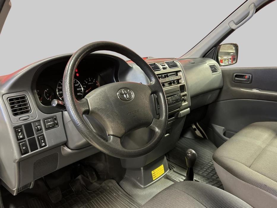 TOYOTA Hiace 2011