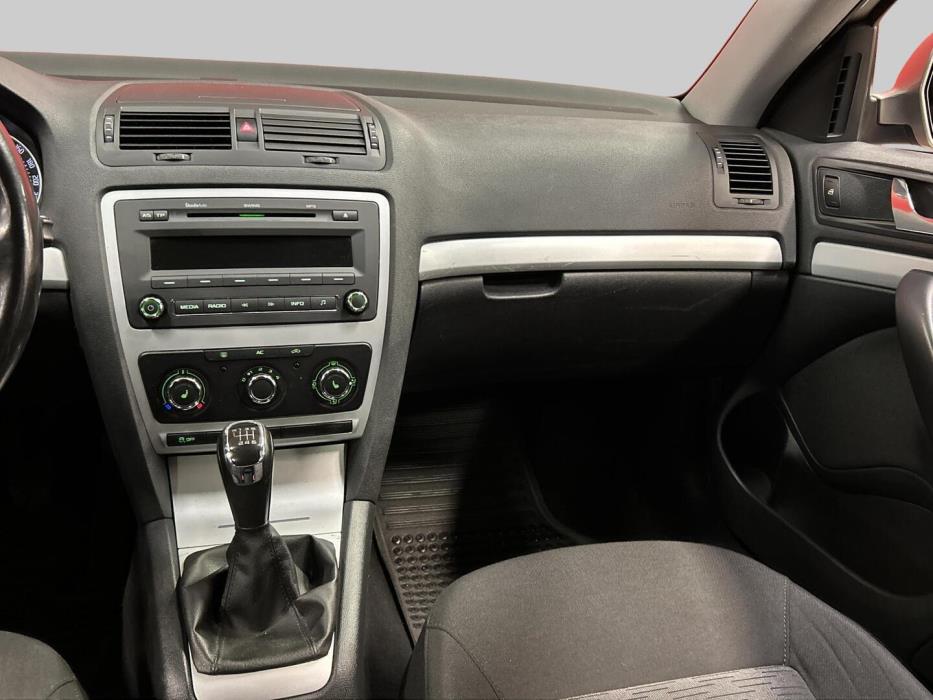 SKODA Octavia 2012