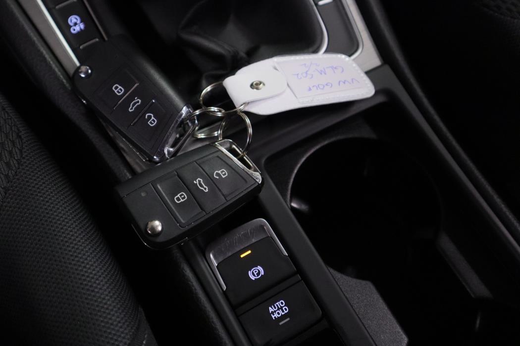 VOLKSWAGEN Golf 2015