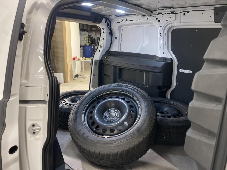 VOLKSWAGEN ID. Buzz Cargo 2023