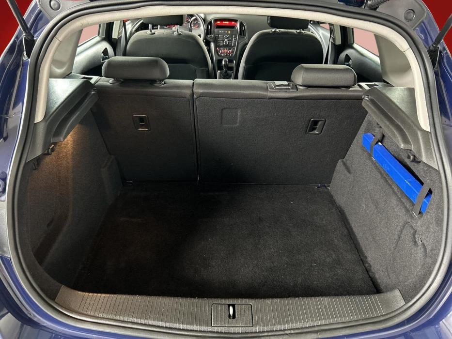 OPEL Astra 2011
