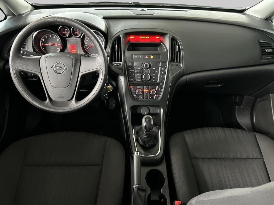 OPEL Astra 2011
