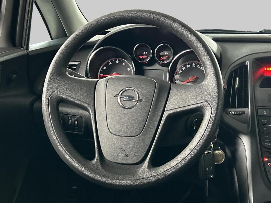 OPEL Astra 2011