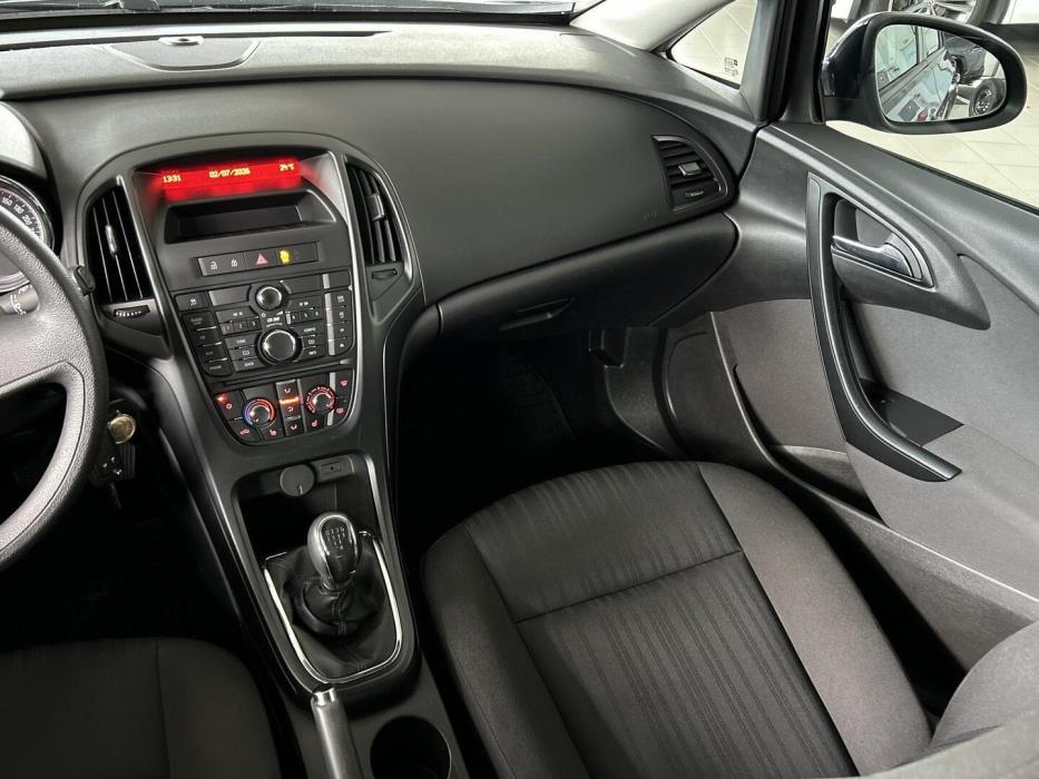 OPEL Astra 2011