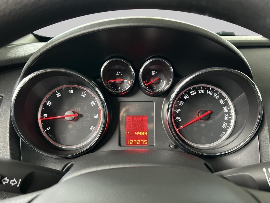 OPEL Astra 2011