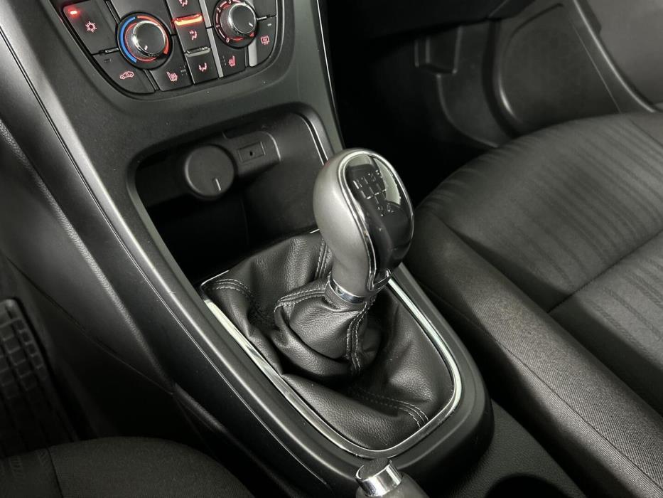 OPEL Astra 2011