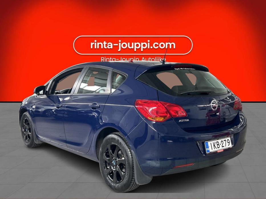 OPEL Astra 2011