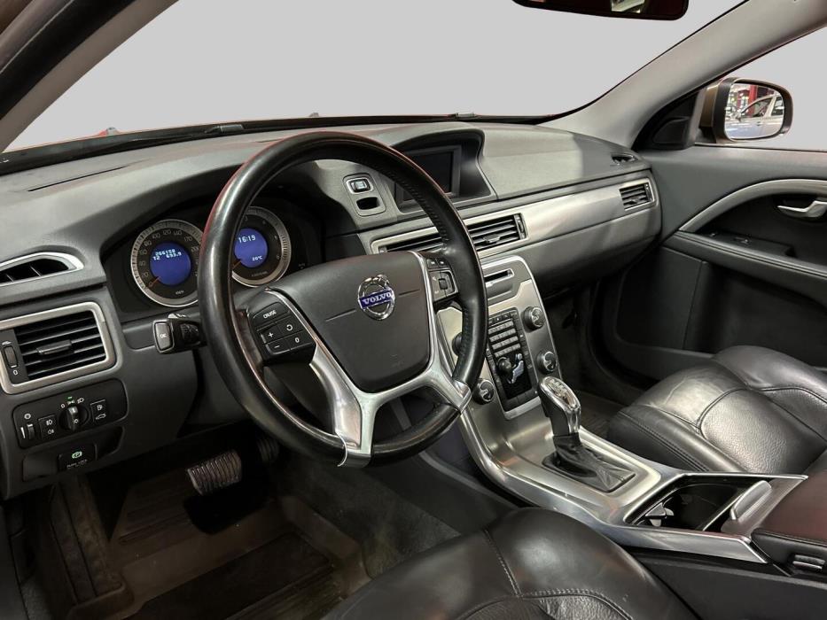 VOLVO V70 2013