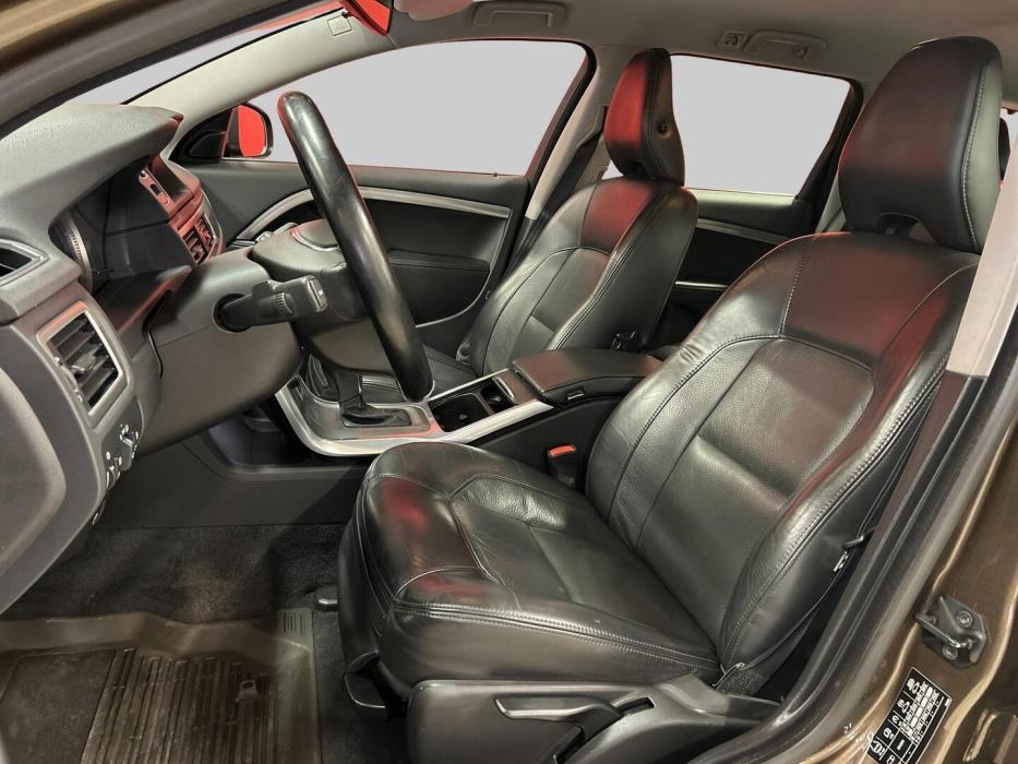 VOLVO V70 2013