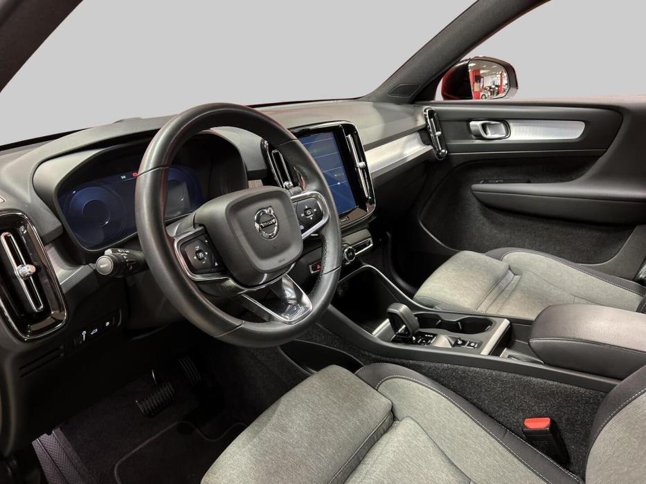 VOLVO XC40 2023