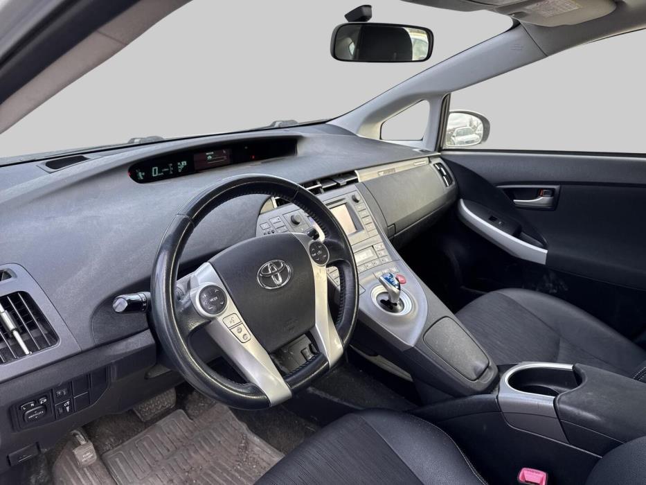 TOYOTA Prius PHEV 2013