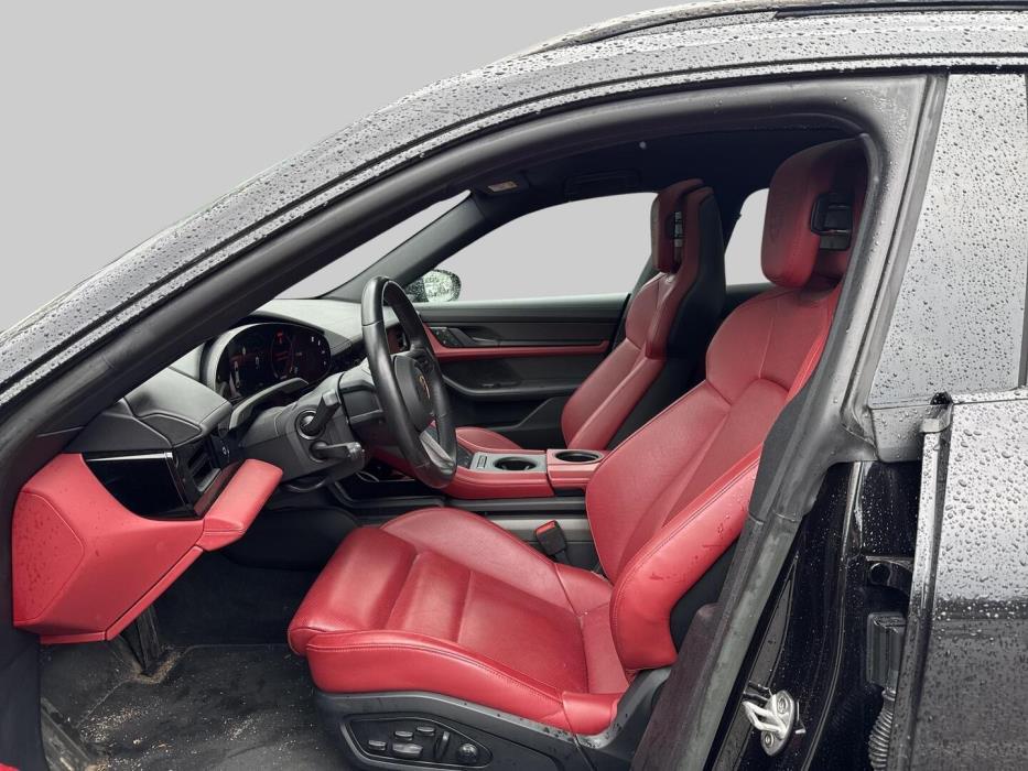 PORSCHE Taycan 2024