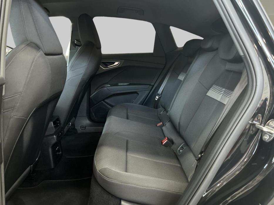 AUDI Q4 e-tron 2024