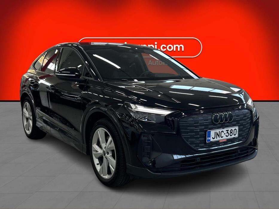 AUDI Q4 e-tron 2024