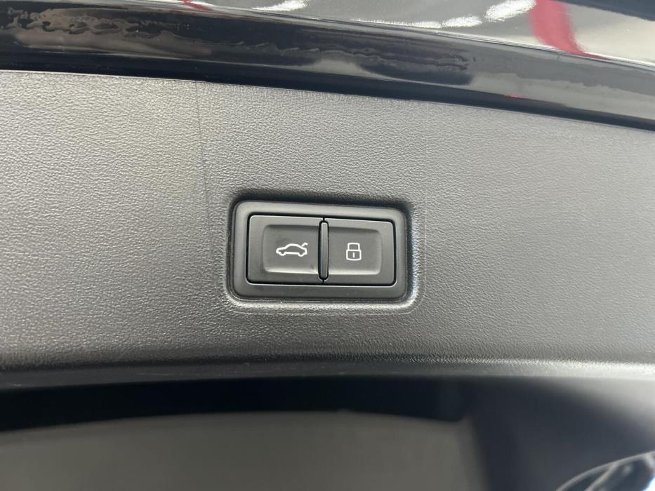 AUDI Q4 e-tron 2024