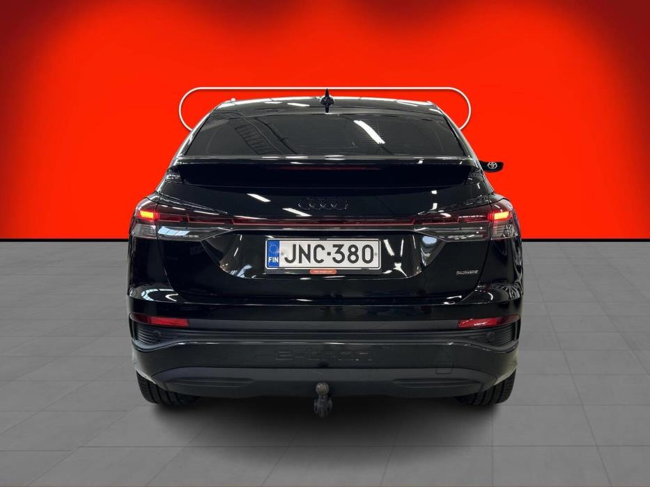 AUDI Q4 e-tron 2024