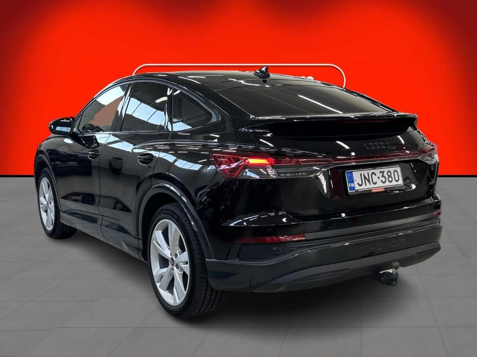 AUDI Q4 e-tron 2024