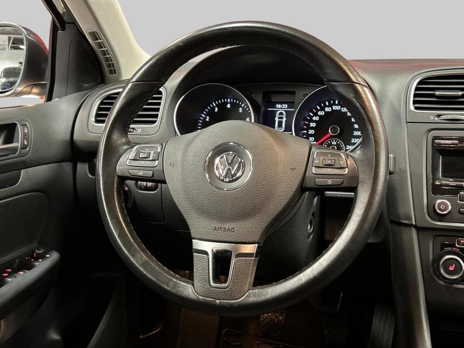 VOLKSWAGEN Golf 2013