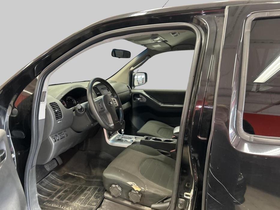 NISSAN Navara 2013