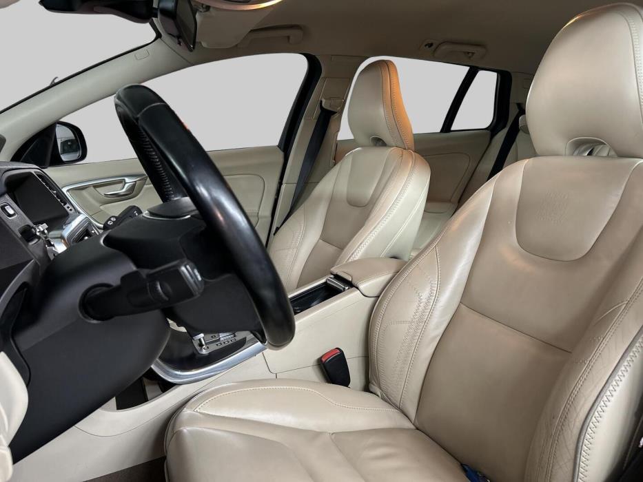 VOLVO V60 2012