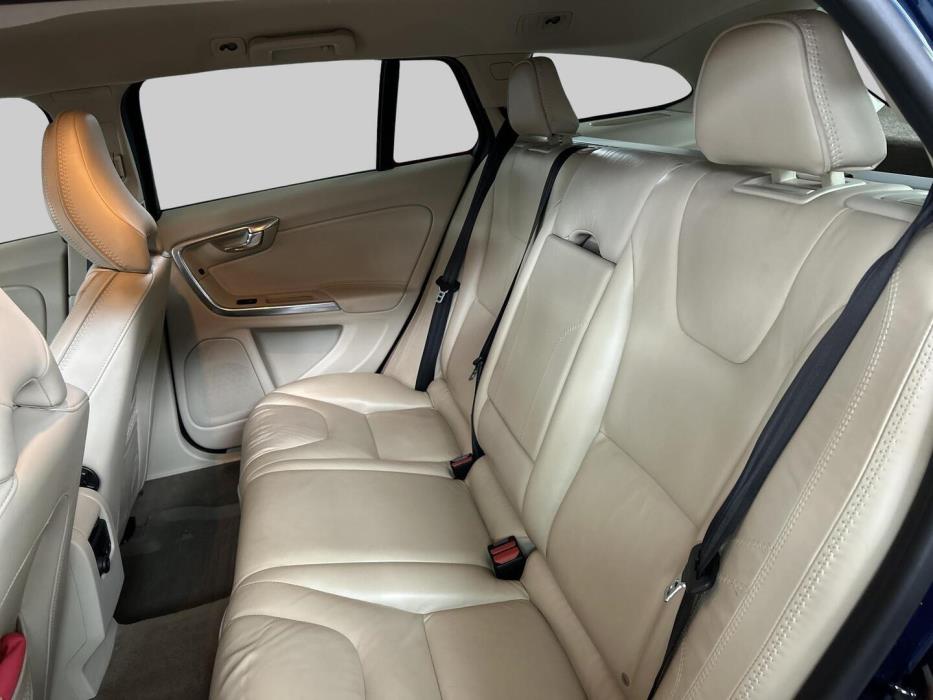 VOLVO V60 2012