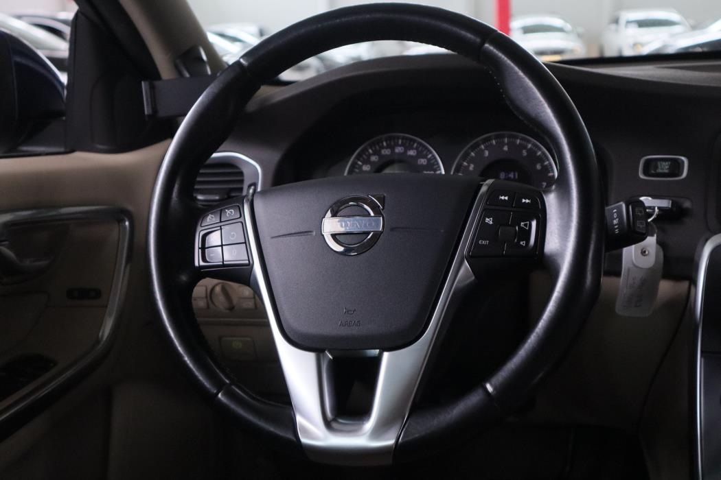 VOLVO V60 2012