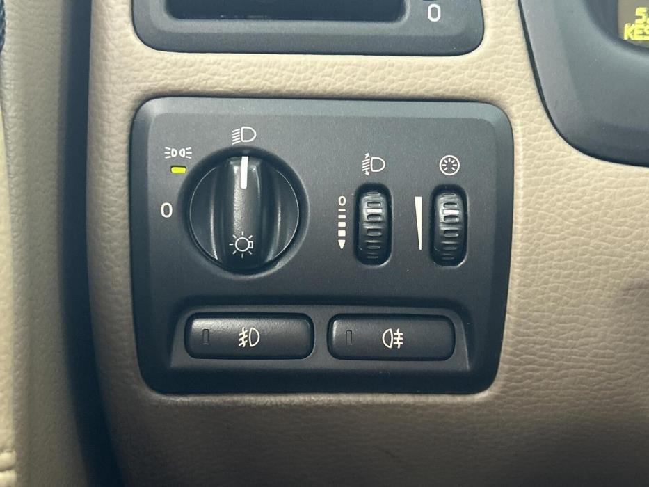 VOLVO V70 2003