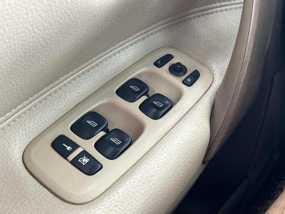 VOLVO V70 2003