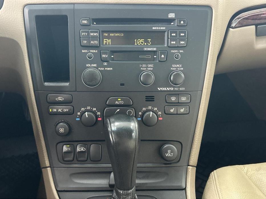 VOLVO V70 2003