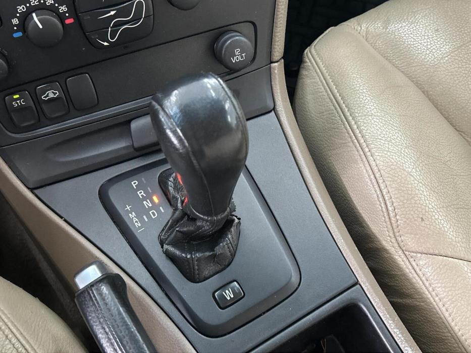 VOLVO V70 2003