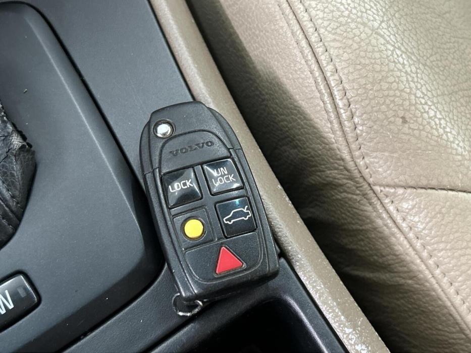 VOLVO V70 2003