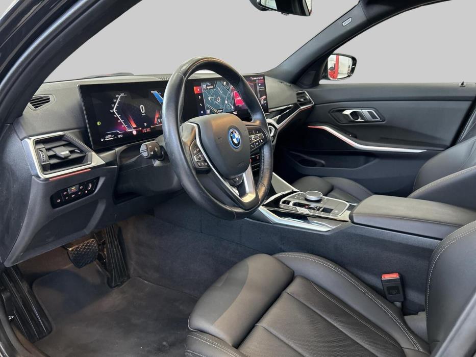 BMW 330 2023