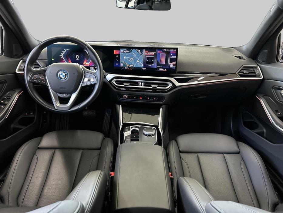 BMW 330 2023