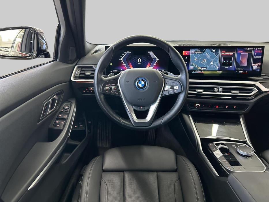 BMW 330 2023