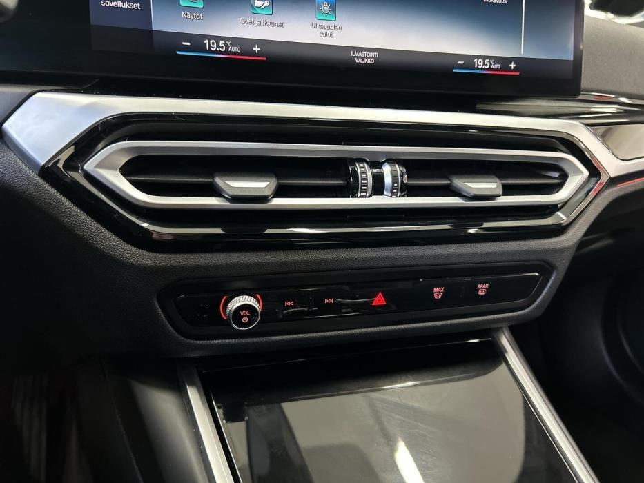 BMW 330 2023