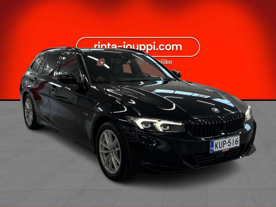 BMW 330 2023