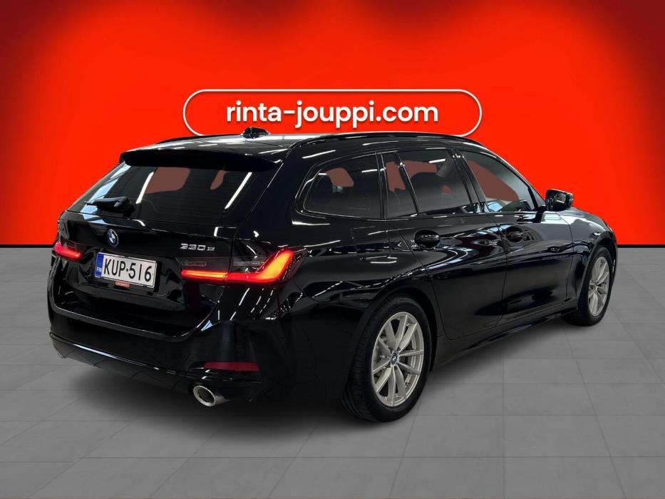 BMW 330 2023
