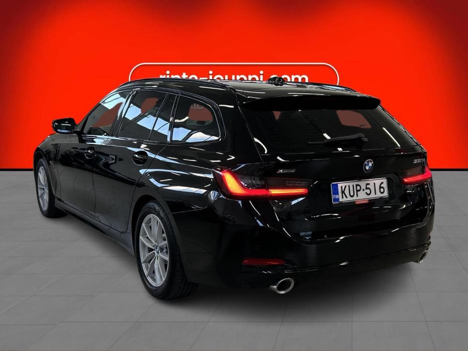 BMW 330 2023