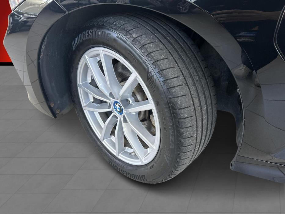 BMW 330 2023