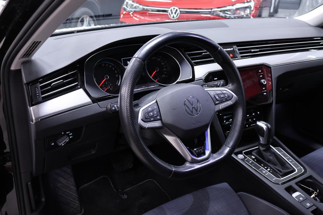 VOLKSWAGEN Passat 2022