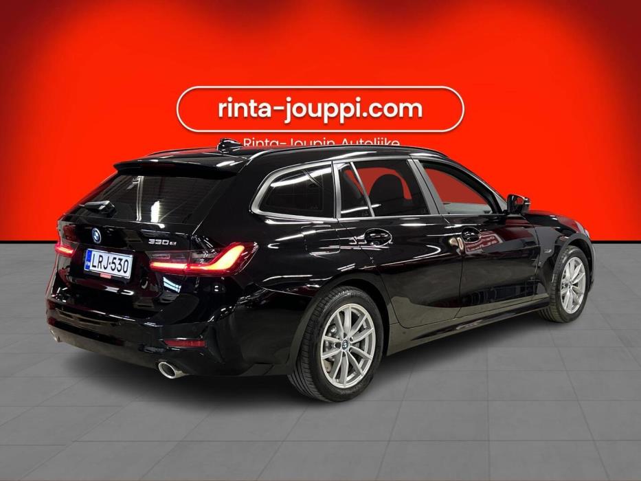 BMW 330 2022
