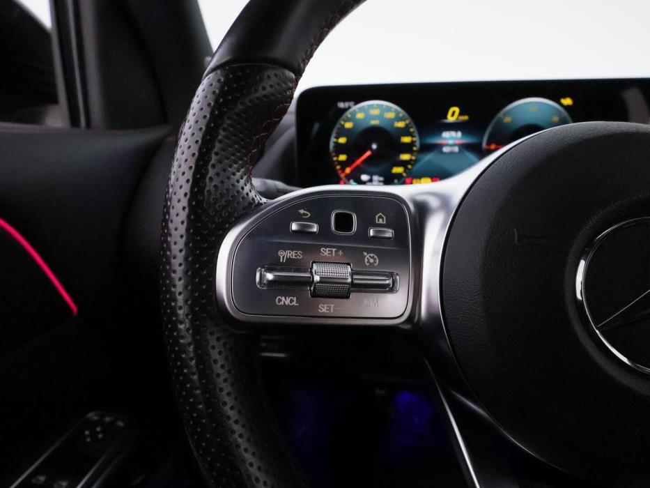 MERCEDES-BENZ EQA 2022