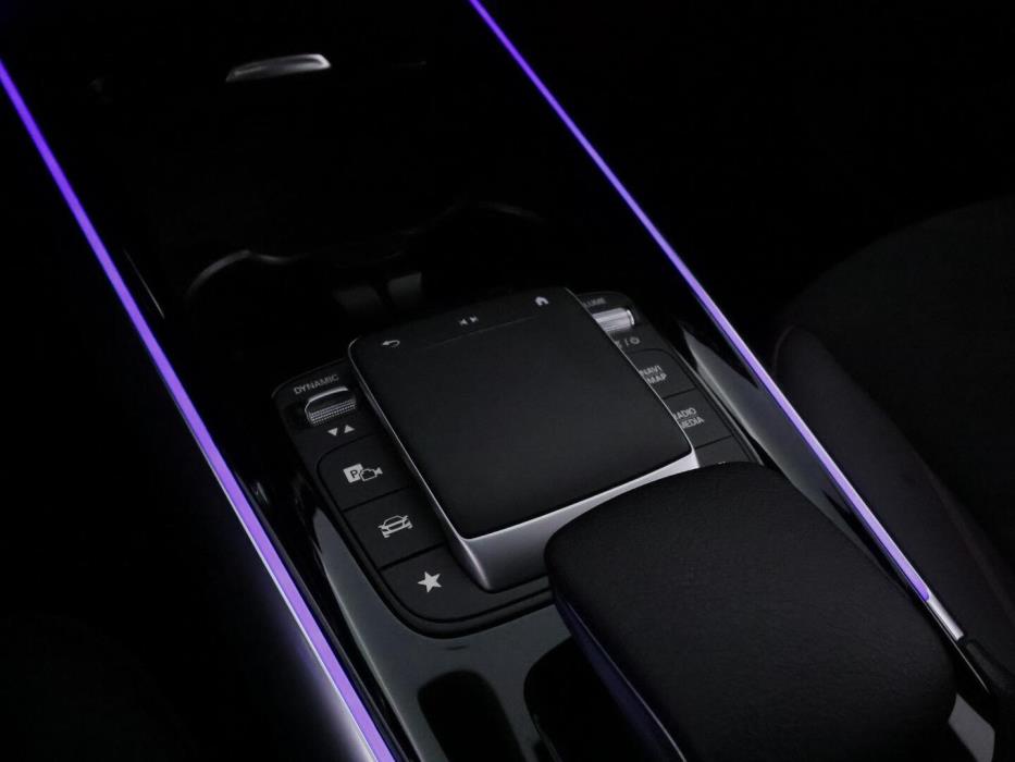 MERCEDES-BENZ EQA 2022