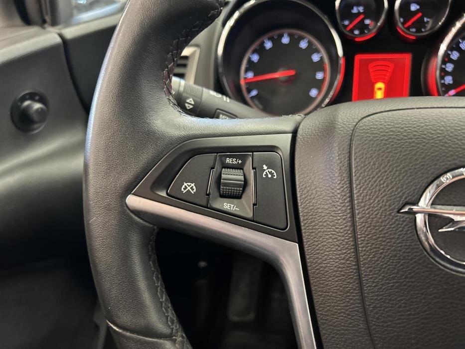 OPEL Astra 2012