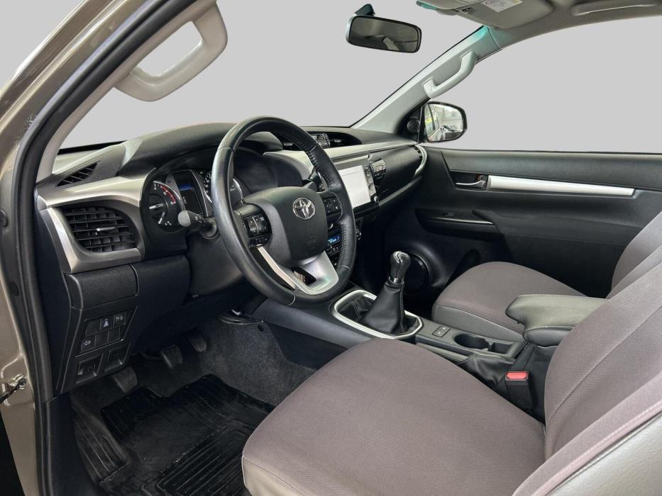 TOYOTA Hilux 2023